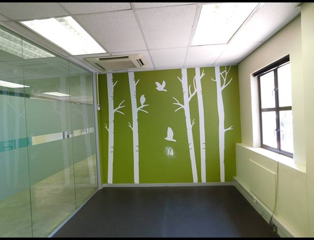 2,355M² OFFICE TO LET IN HYDE PARK